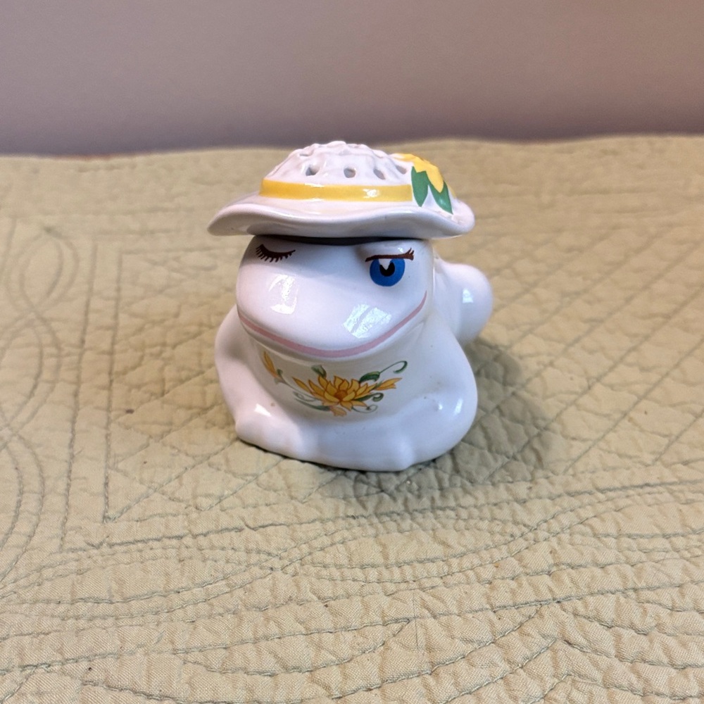 Vintage Avon 1980’s “Flirtatious Frog” Pomander.